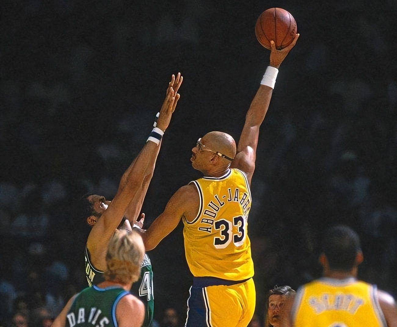 徐正源：韦世豪只归队练了一天；罗慕洛受伤可能因天气冷