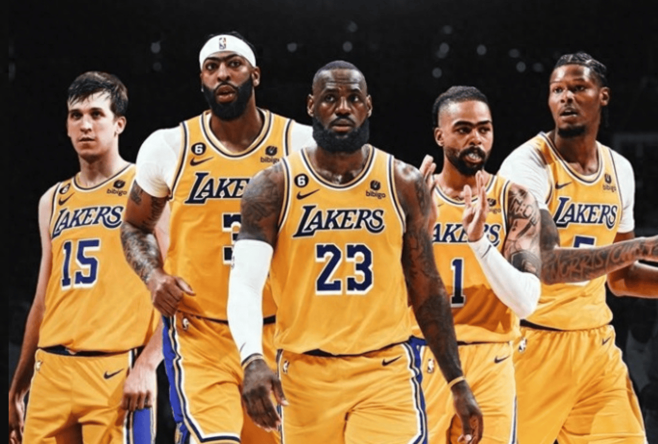 2013年DPOY，队史篮板王，2015年全明星首发。