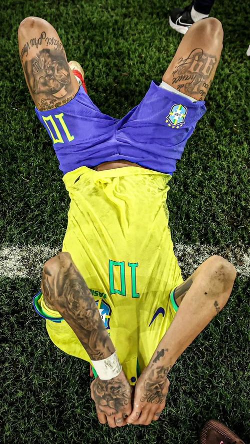 人之常情美女从身前走过，穆帅眼神疑似忍不住跟随