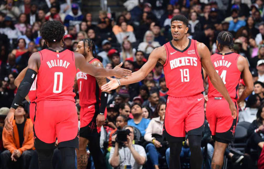 [国内足球]苏州东吴门前混战 尤萨爆射破门